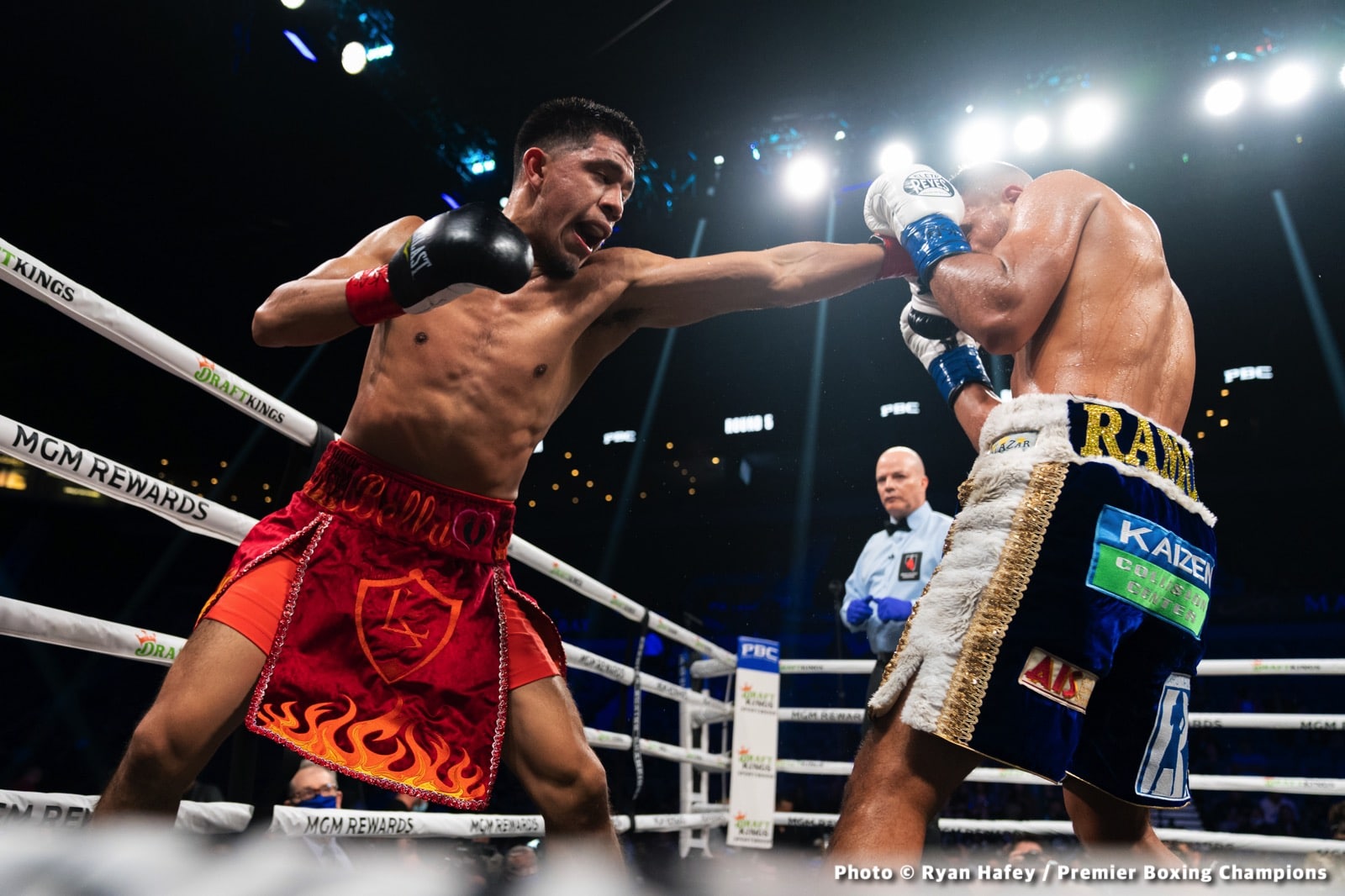 Photos: Thurman defeats Barrios, Santa Cruz Dominates Carbajal