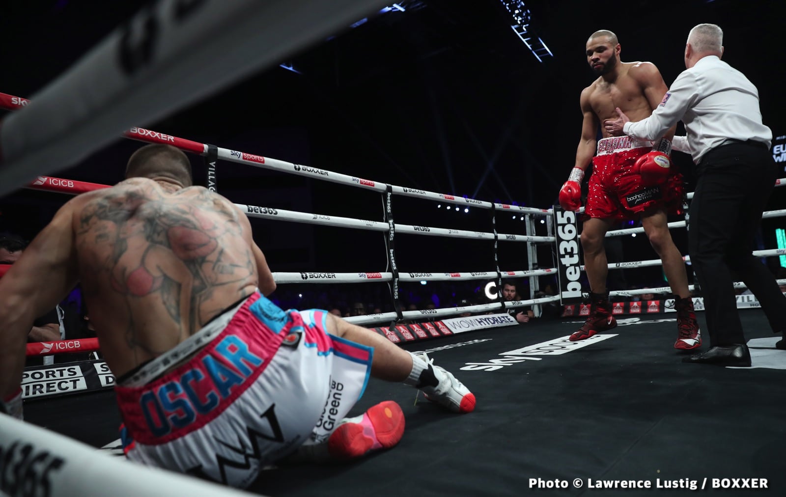 Photos: Eubank Jr. easily beats Williams, Claressa Shields outpoints Kozin