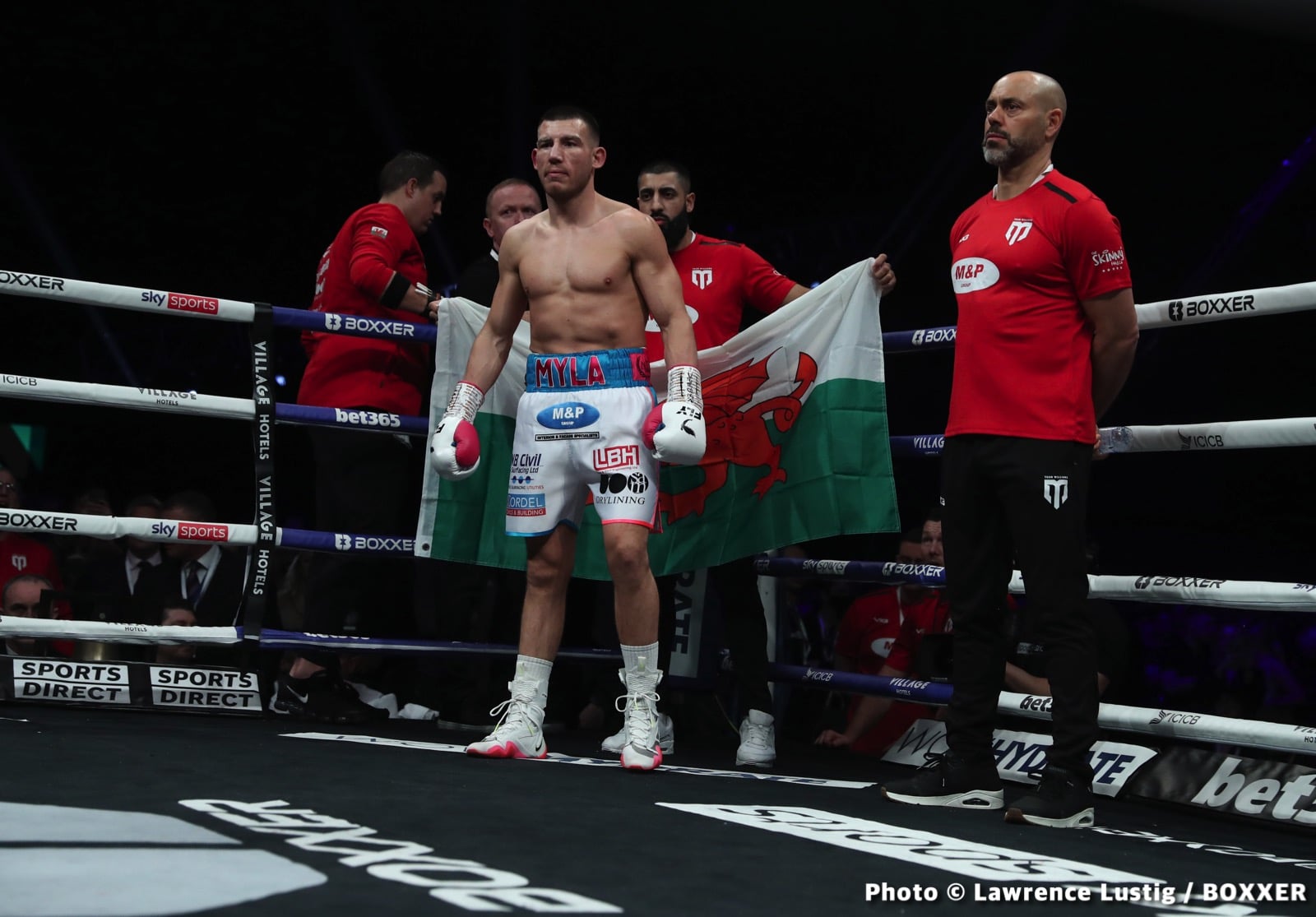 Photos: Eubank Jr. easily beats Williams, Claressa Shields outpoints Kozin