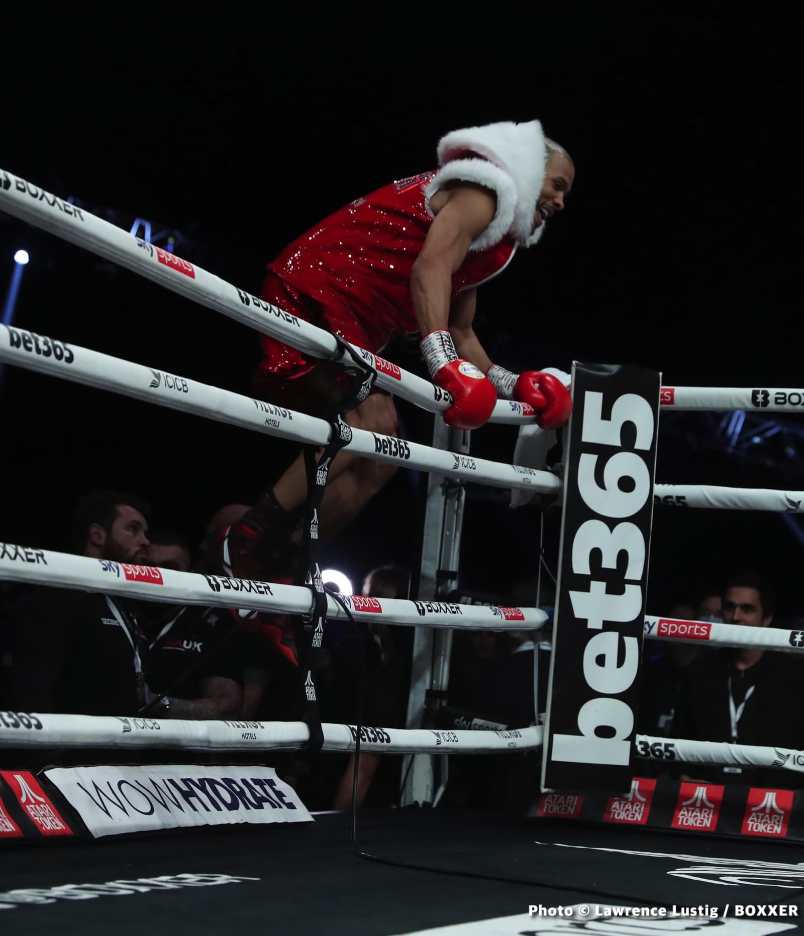Photos: Eubank Jr. easily beats Williams, Claressa Shields outpoints Kozin