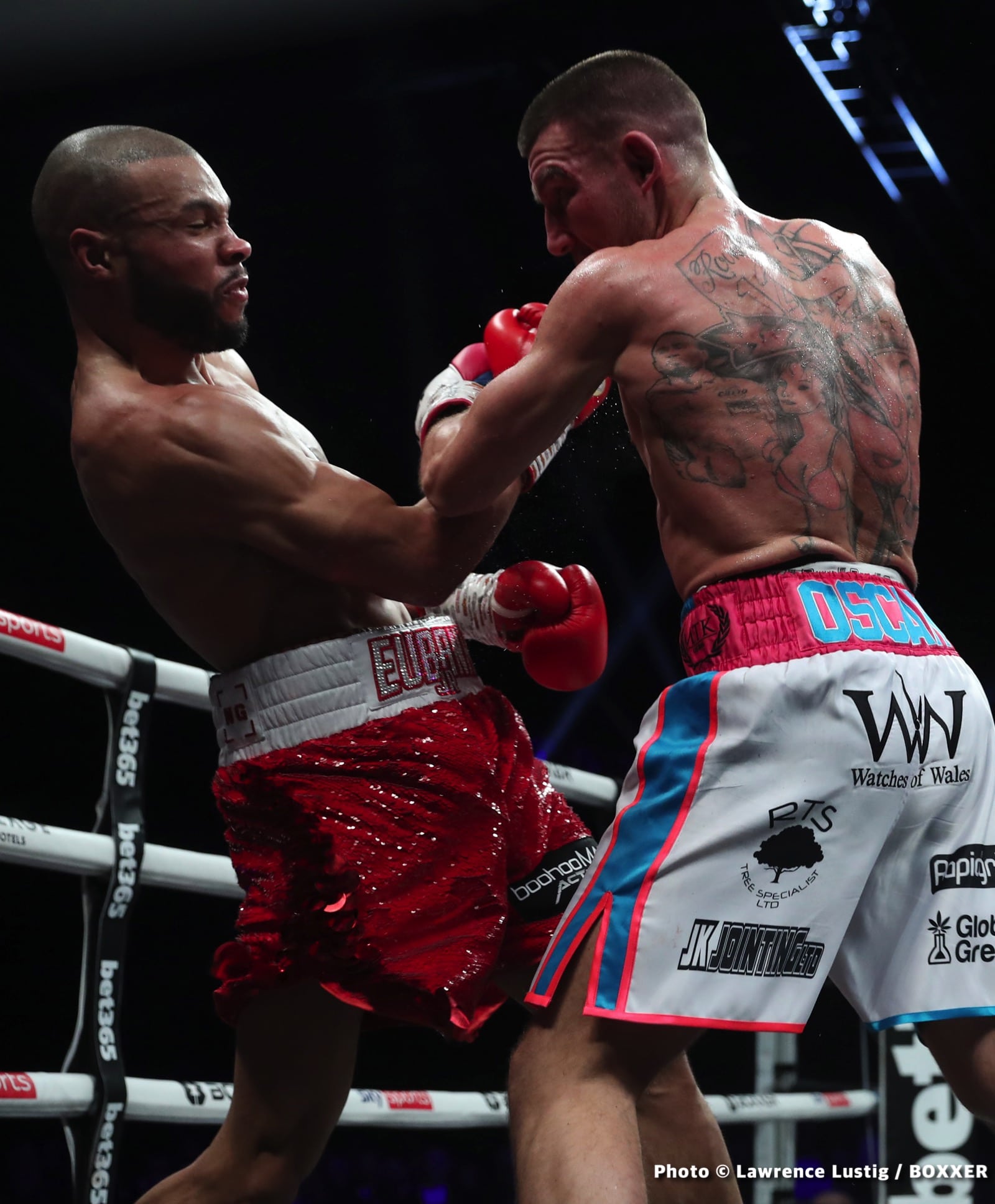 Photos: Eubank Jr. easily beats Williams, Claressa Shields outpoints Kozin