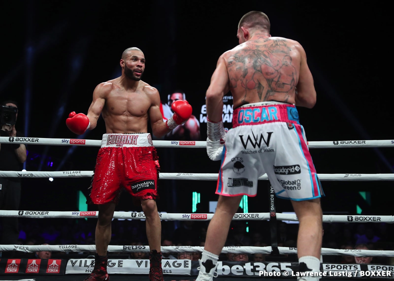 Photos: Eubank Jr. easily beats Williams, Claressa Shields outpoints Kozin