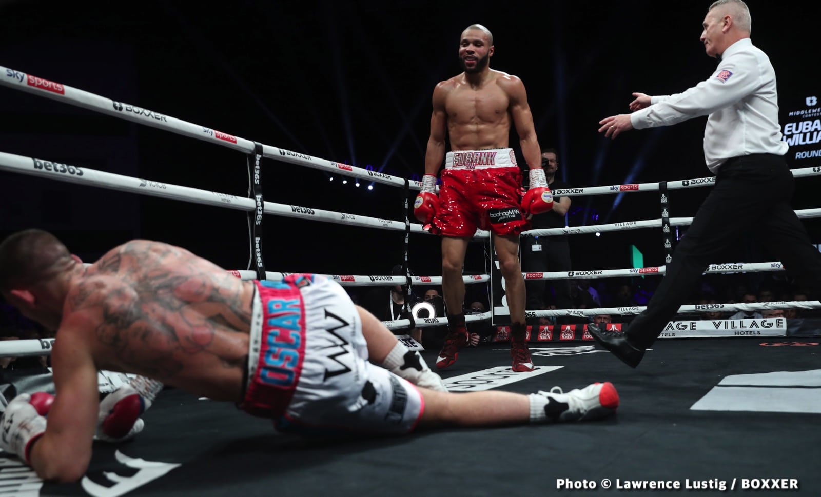 Photos: Eubank Jr. easily beats Williams, Claressa Shields outpoints Kozin