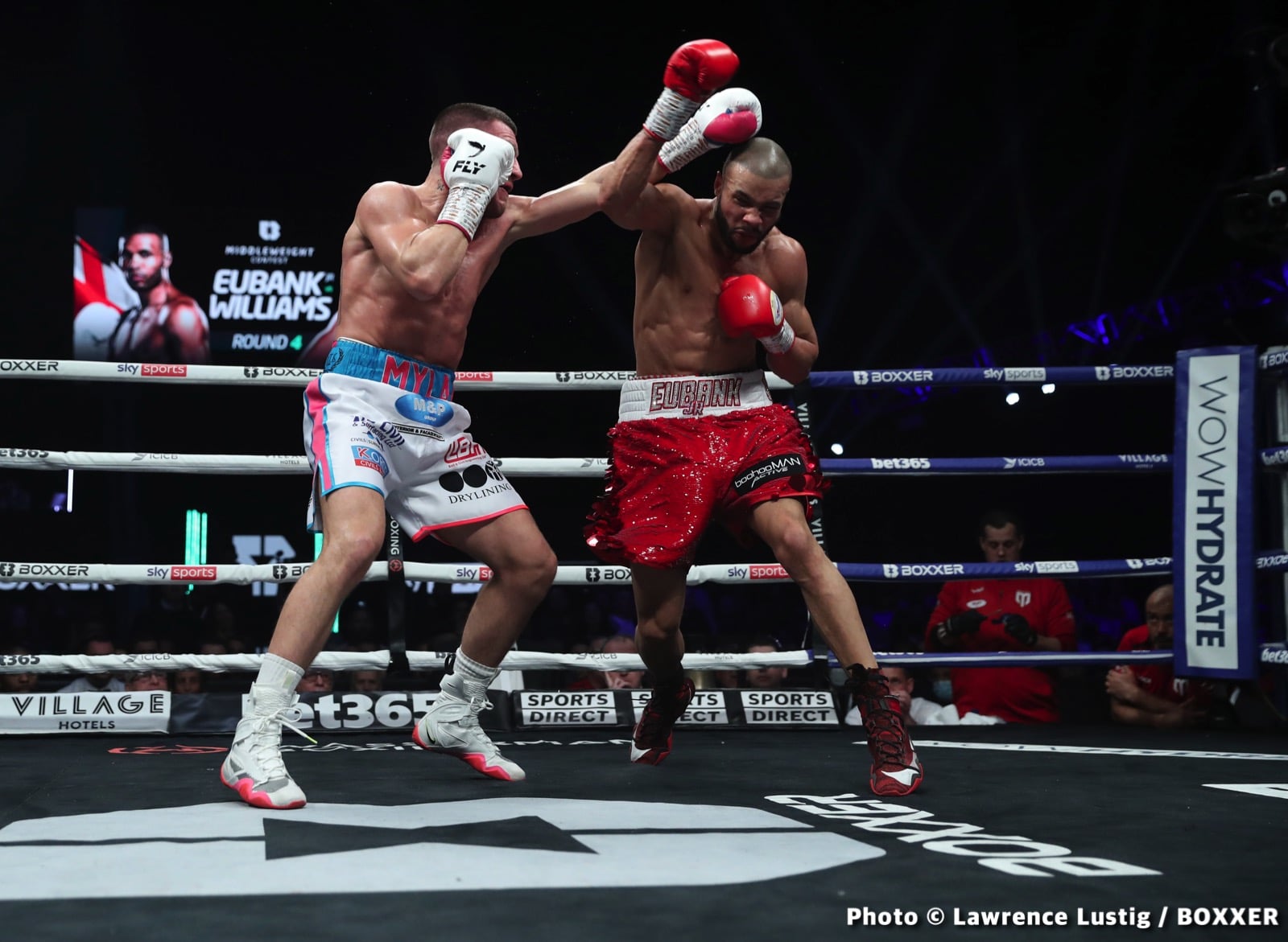 Photos: Eubank Jr. easily beats Williams, Claressa Shields outpoints Kozin