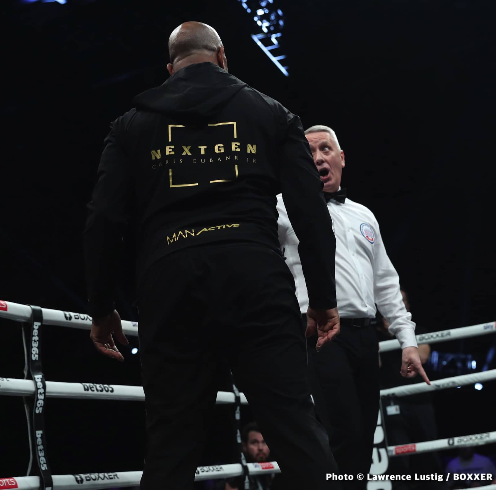 Photos: Eubank Jr. easily beats Williams, Claressa Shields outpoints Kozin
