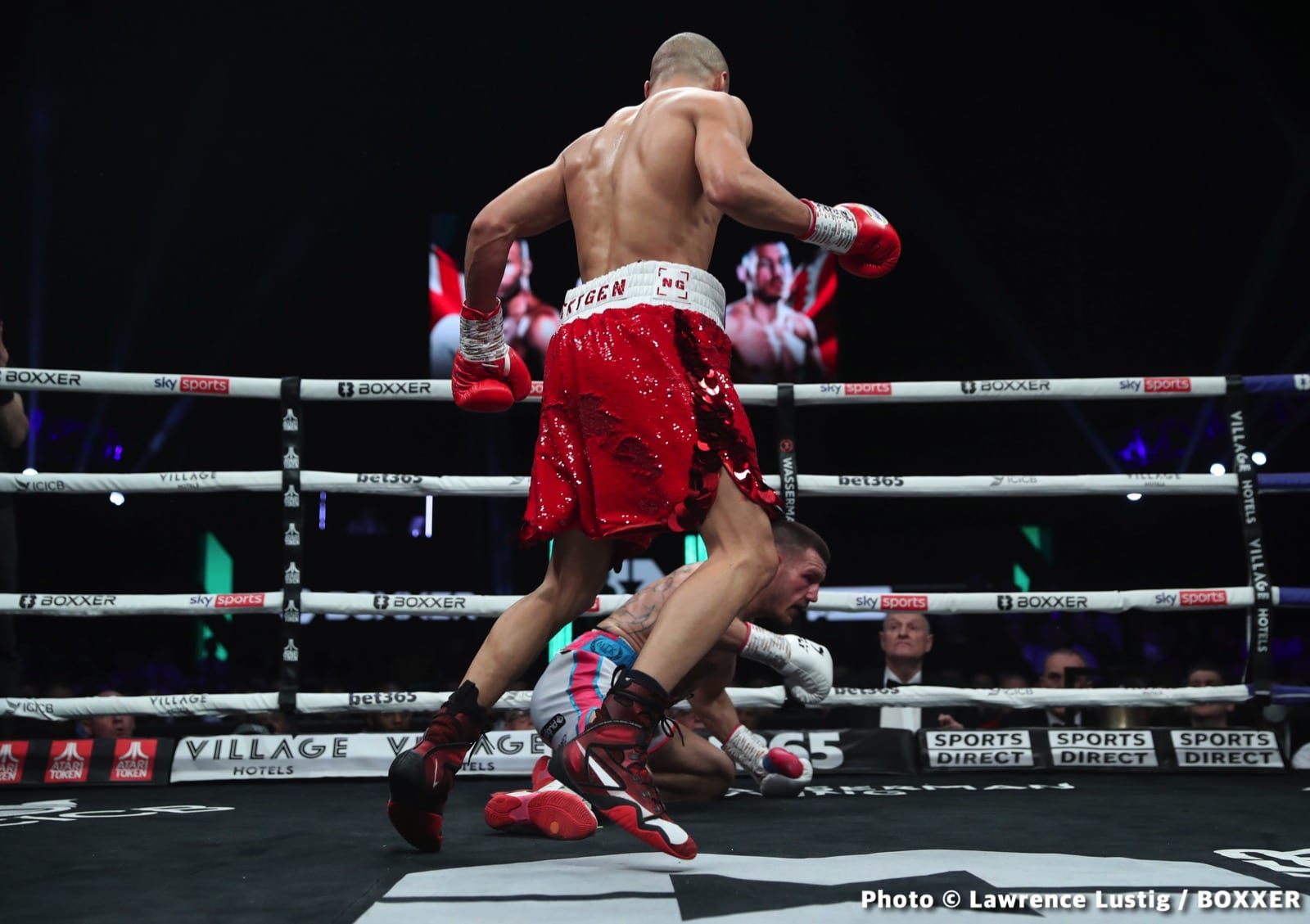 Photos: Eubank Jr. easily beats Williams, Claressa Shields outpoints Kozin