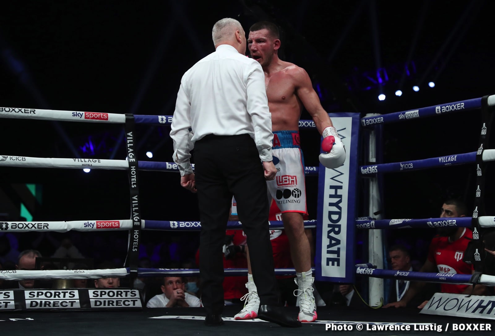 Photos: Eubank Jr. easily beats Williams, Claressa Shields outpoints Kozin