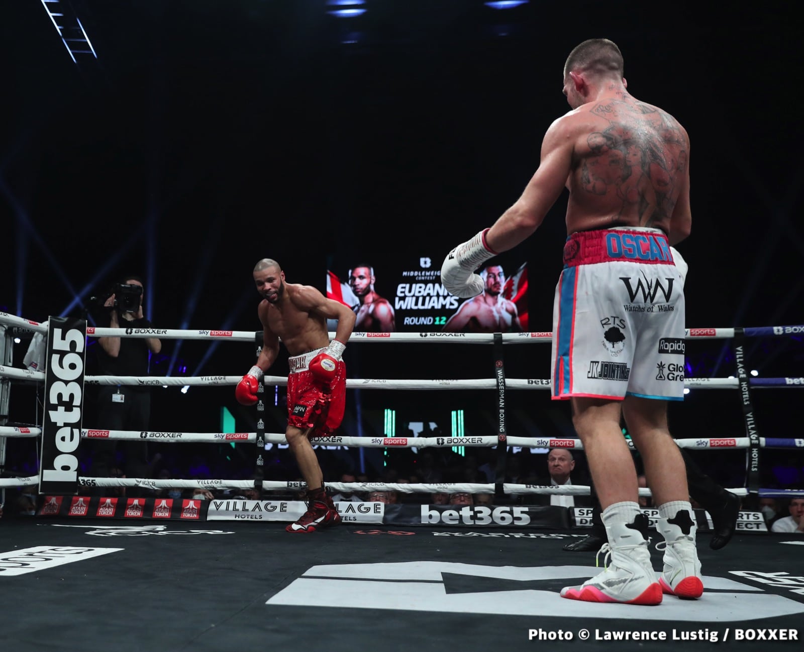 Photos: Eubank Jr. easily beats Williams, Claressa Shields outpoints Kozin