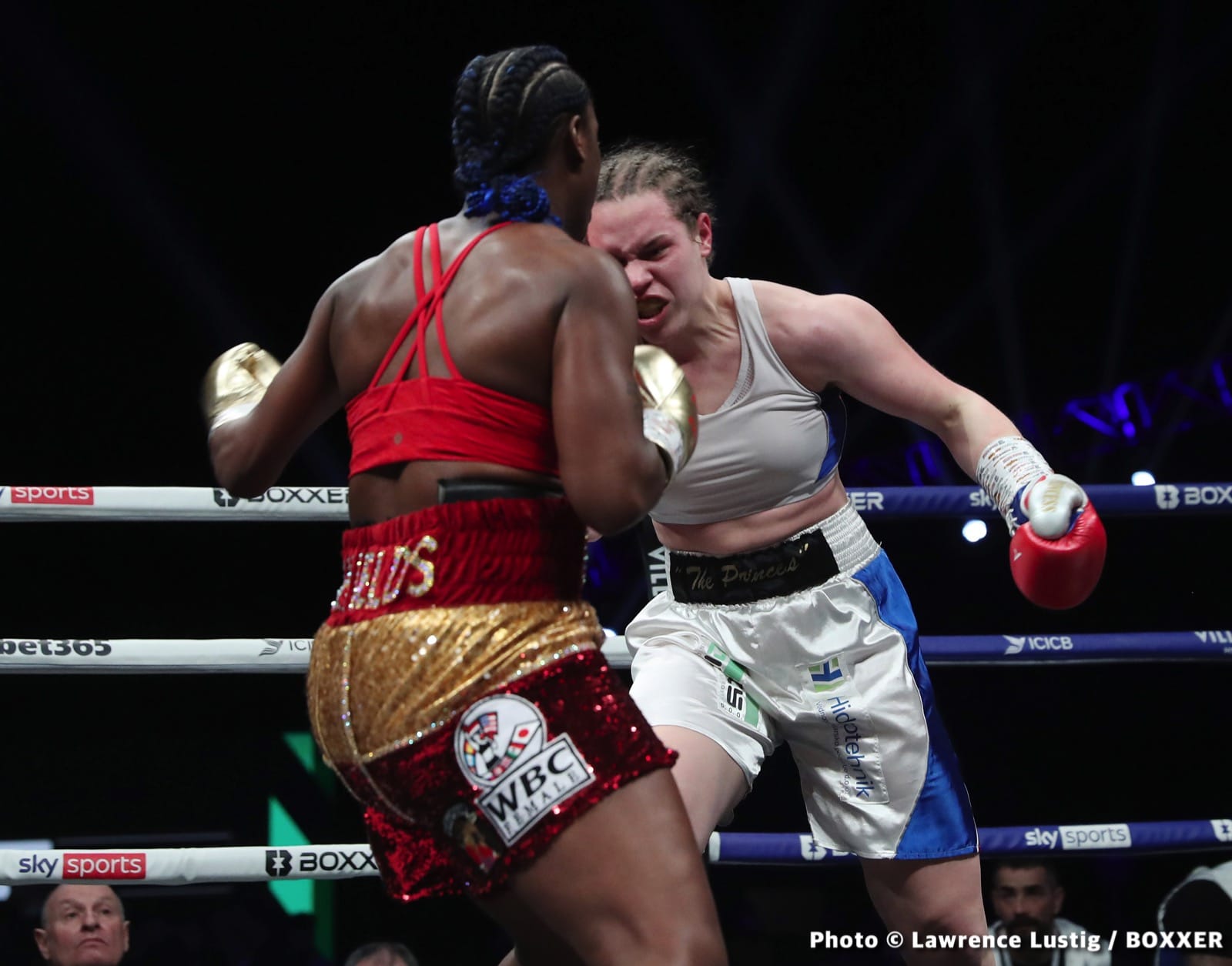 Photos: Eubank Jr. easily beats Williams, Claressa Shields outpoints Kozin