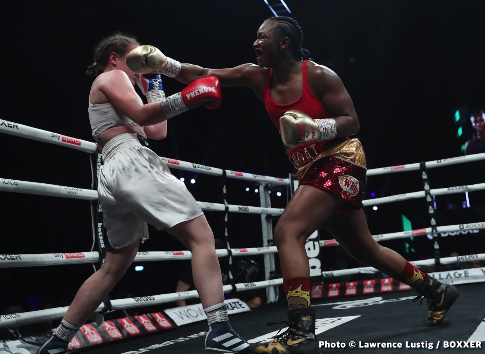 Photos: Eubank Jr. easily beats Williams, Claressa Shields outpoints Kozin
