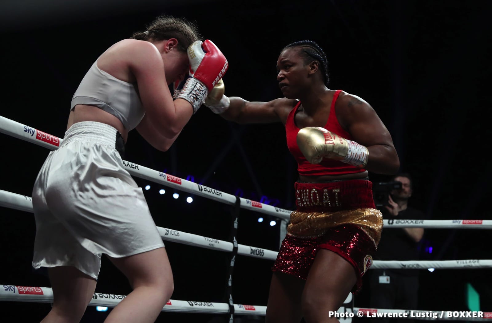 Photos: Eubank Jr. easily beats Williams, Claressa Shields outpoints Kozin
