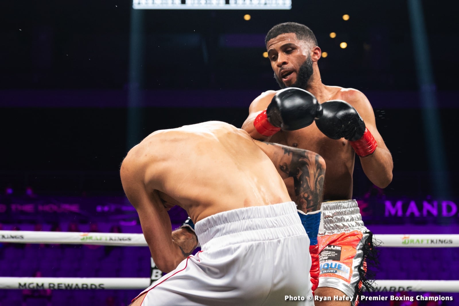 Photos: Thurman defeats Barrios, Santa Cruz Dominates Carbajal