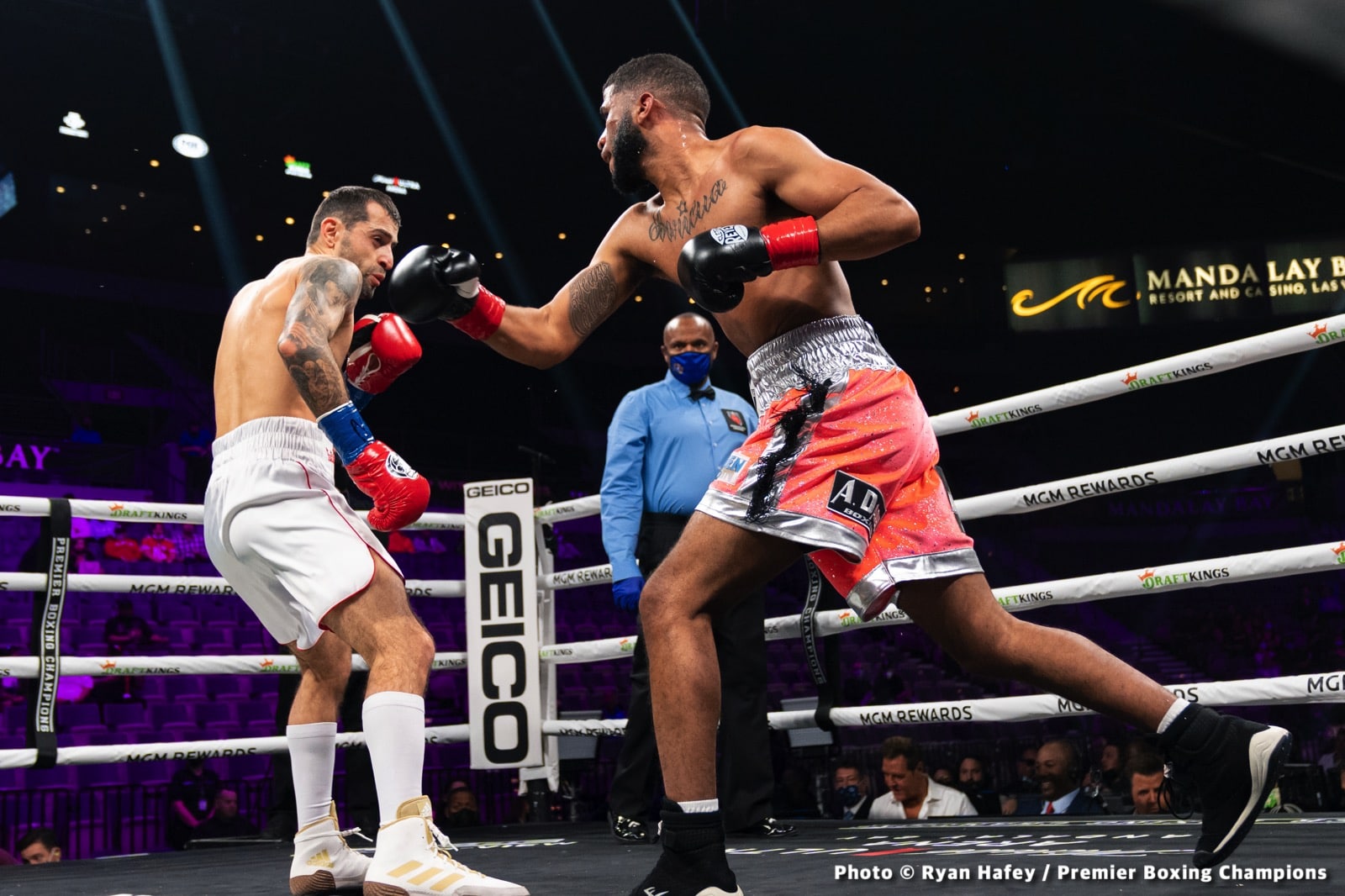 Photos: Thurman defeats Barrios, Santa Cruz Dominates Carbajal