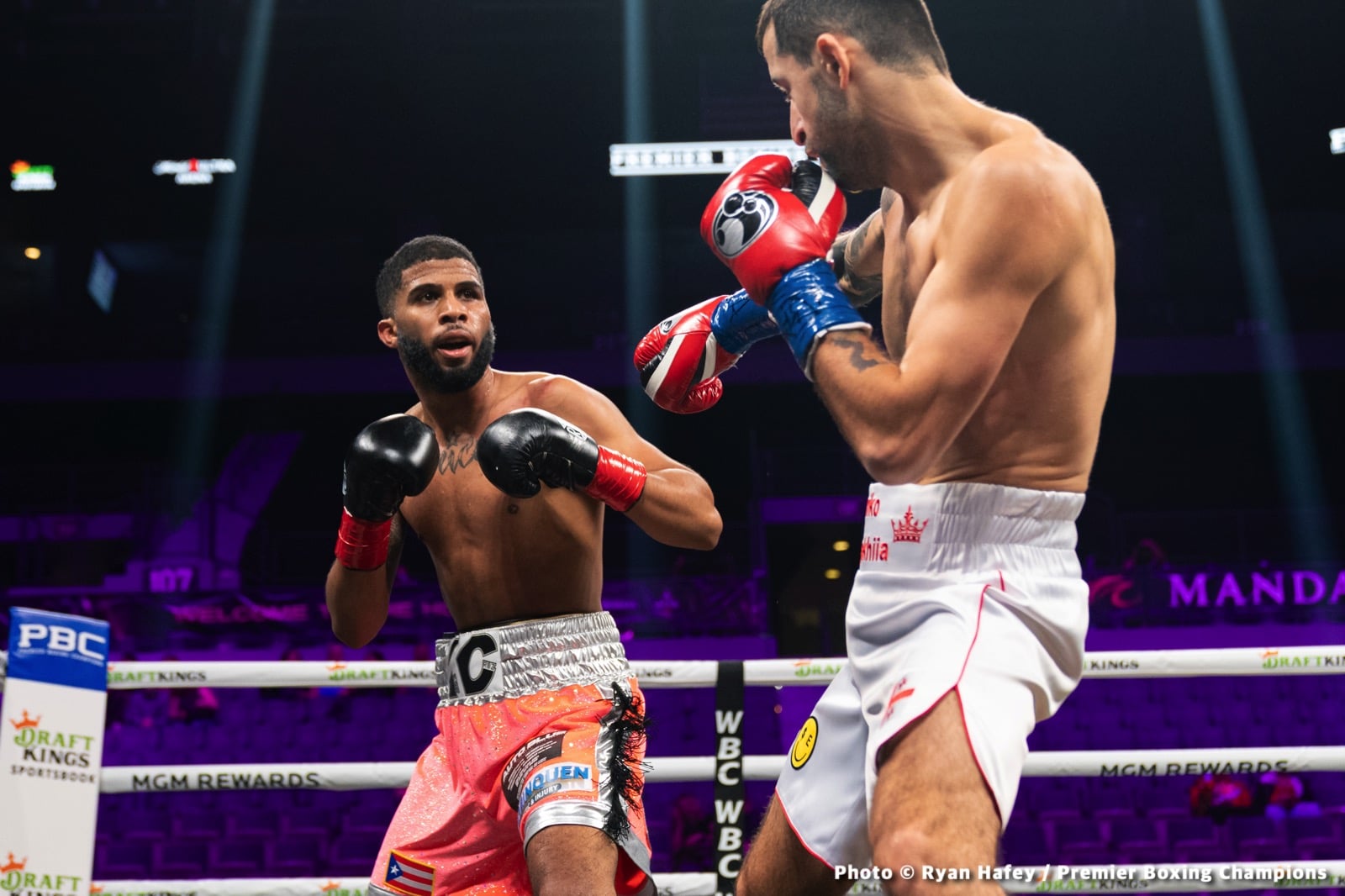 Photos: Thurman defeats Barrios, Santa Cruz Dominates Carbajal