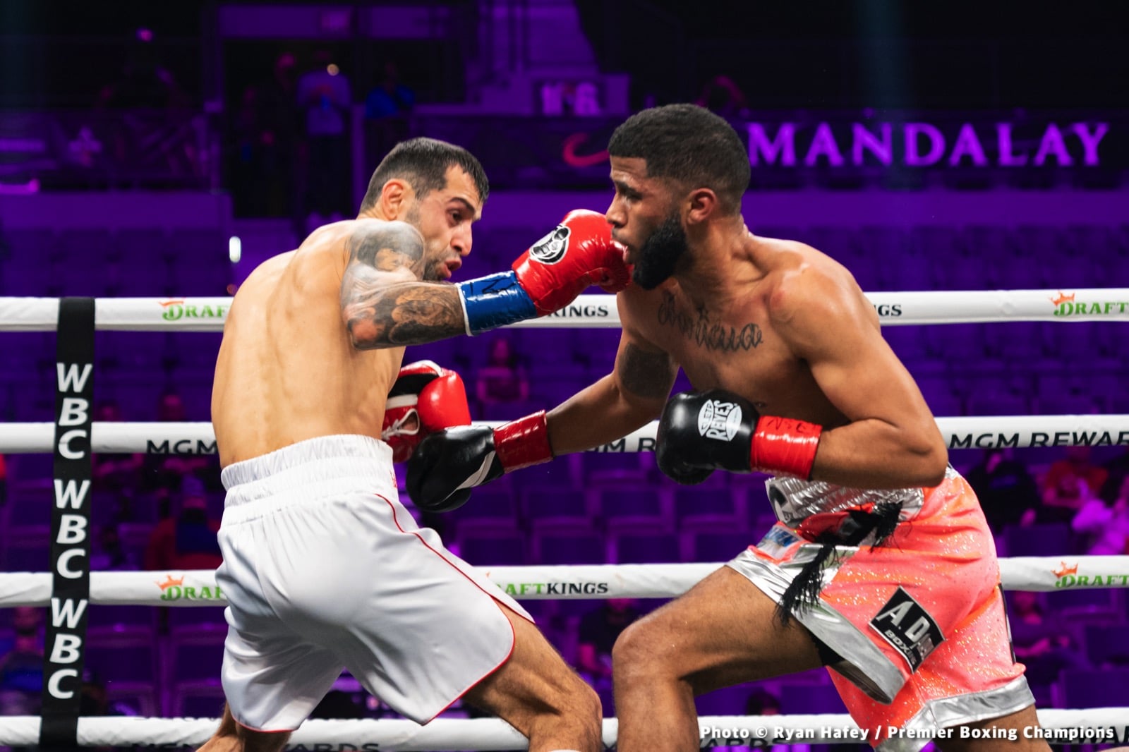 Photos: Thurman defeats Barrios, Santa Cruz Dominates Carbajal
