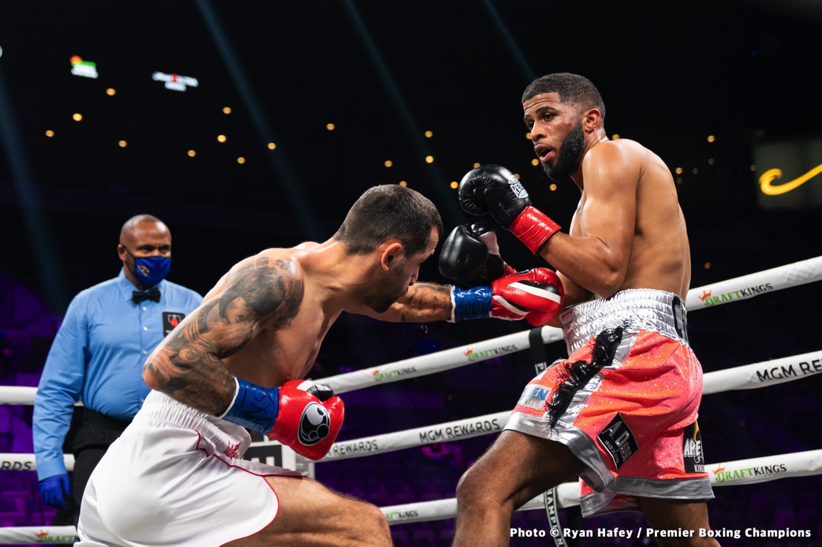 Photos: Thurman defeats Barrios, Santa Cruz Dominates Carbajal