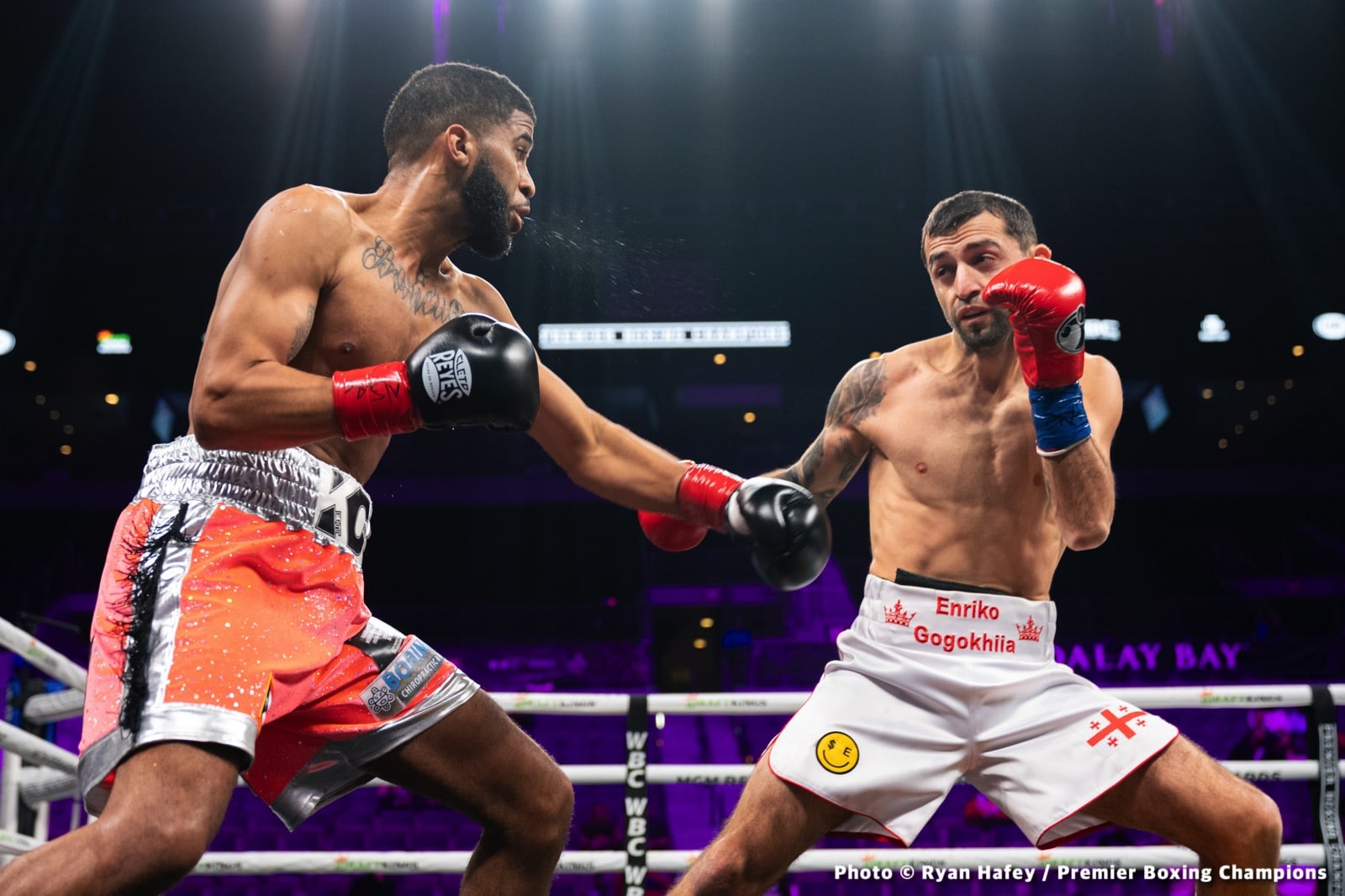 Photos: Thurman defeats Barrios, Santa Cruz Dominates Carbajal