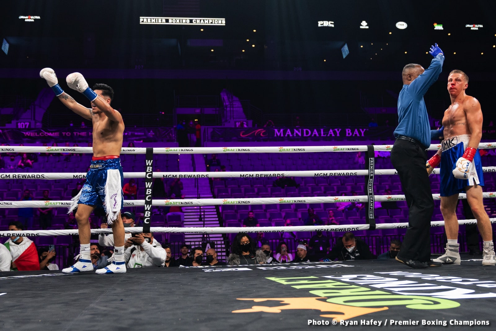 Photos: Thurman defeats Barrios, Santa Cruz Dominates Carbajal