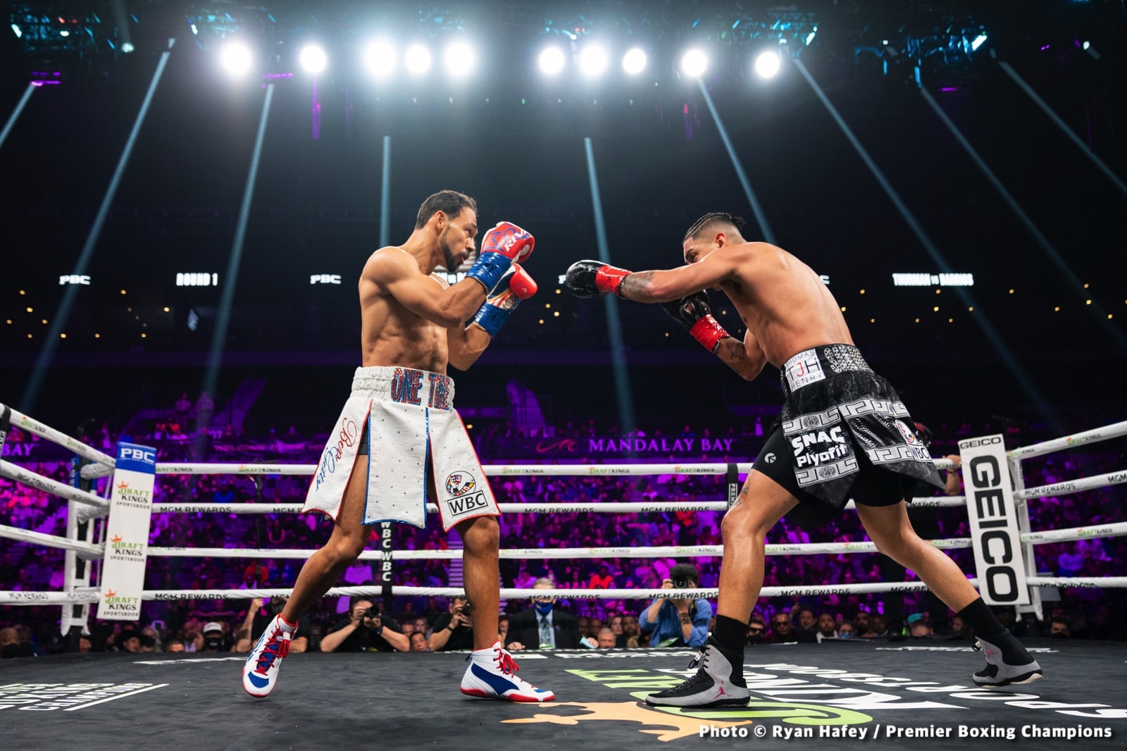 Photos: Thurman defeats Barrios, Santa Cruz Dominates Carbajal