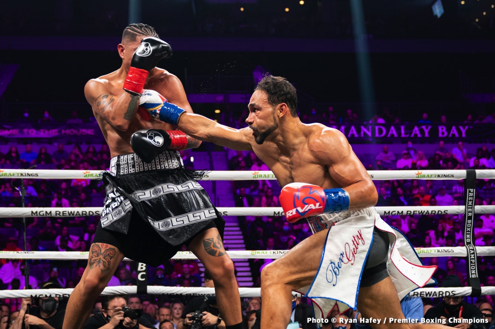 Photos: Thurman defeats Barrios, Santa Cruz Dominates Carbajal