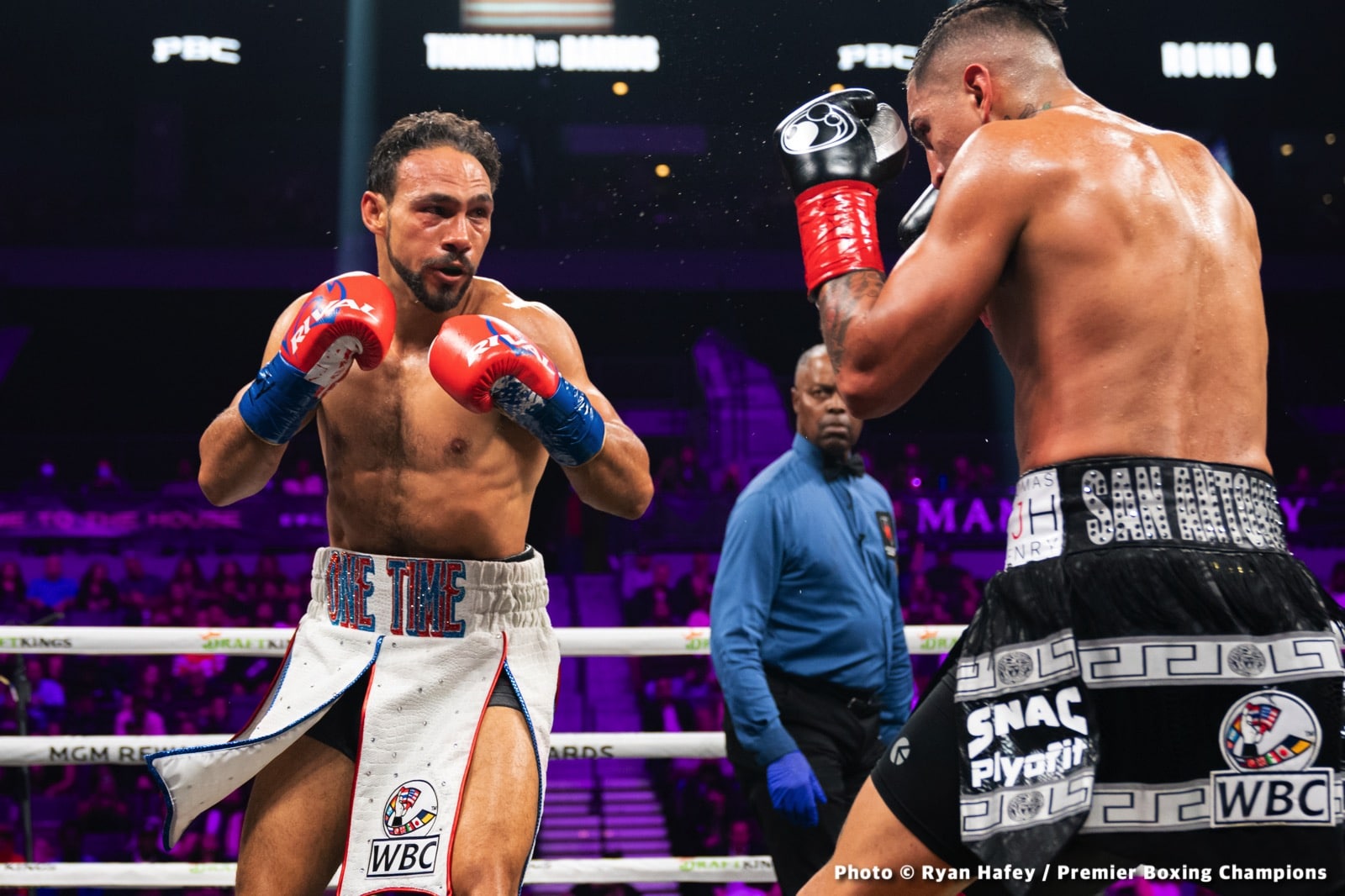 Photos: Thurman defeats Barrios, Santa Cruz Dominates Carbajal