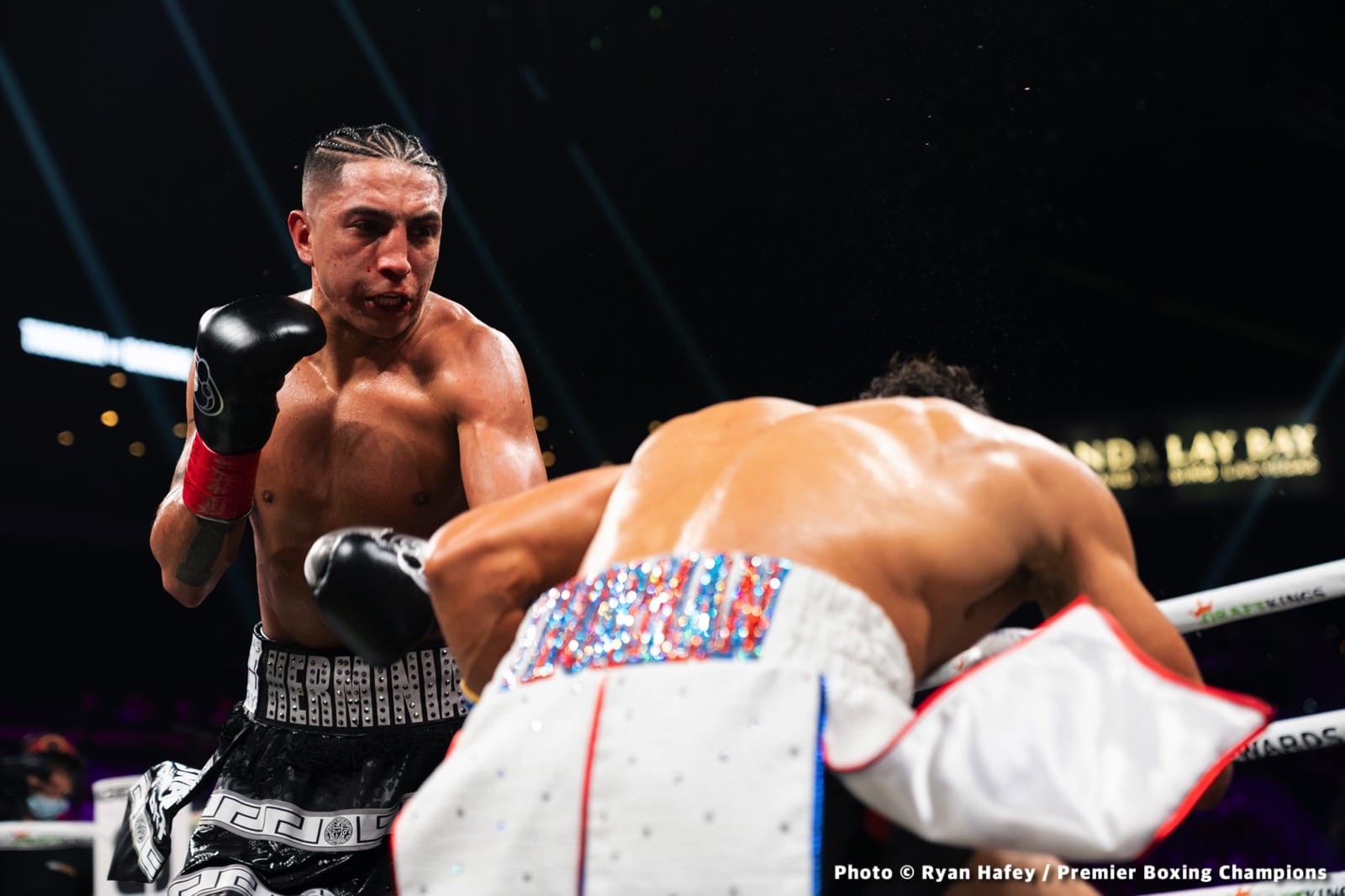 Photos: Thurman defeats Barrios, Santa Cruz Dominates Carbajal