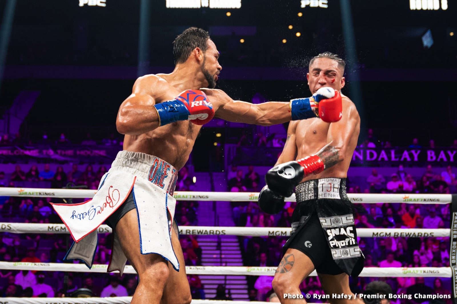Photos: Thurman defeats Barrios, Santa Cruz Dominates Carbajal