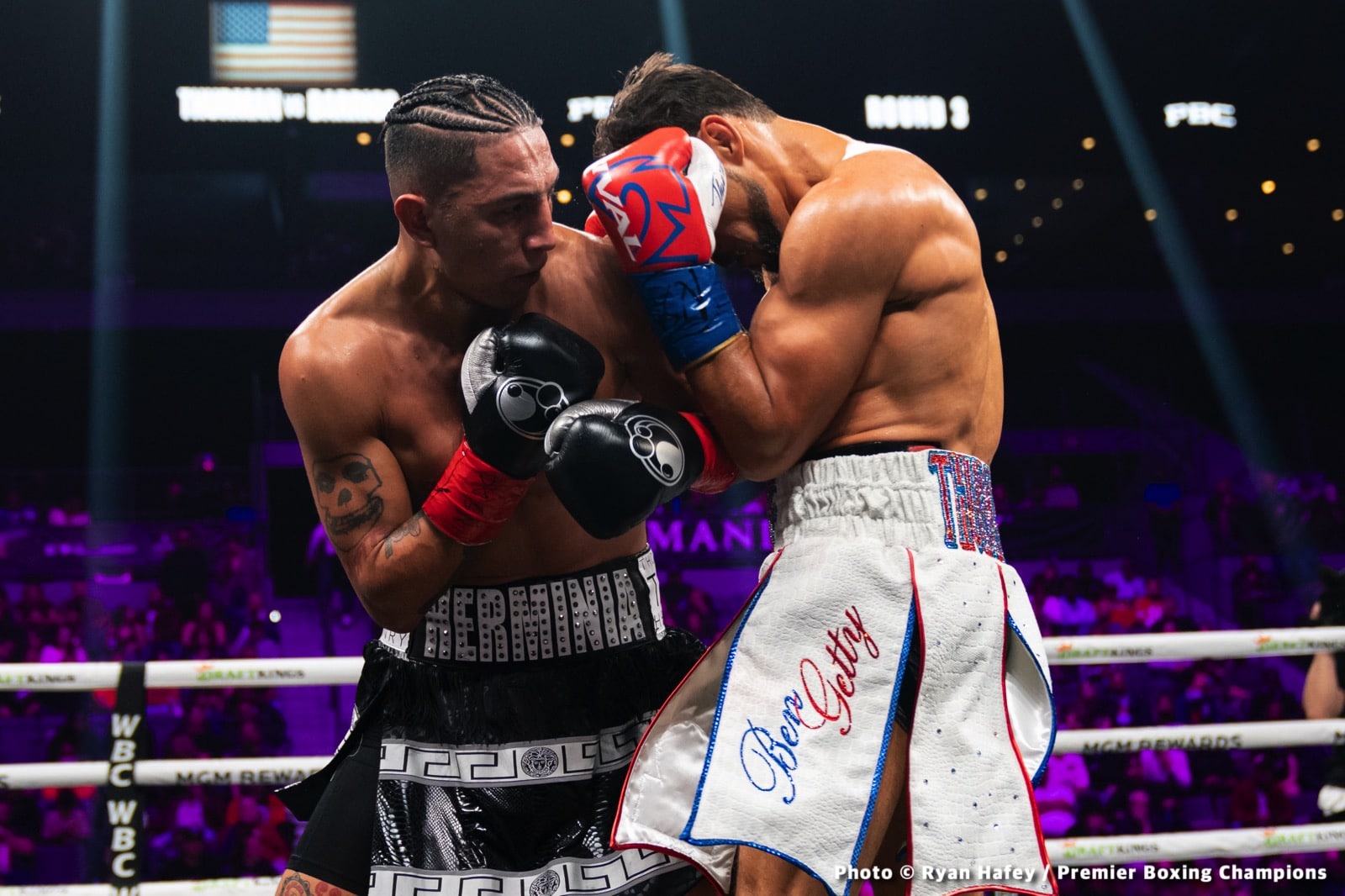 Photos: Thurman defeats Barrios, Santa Cruz Dominates Carbajal