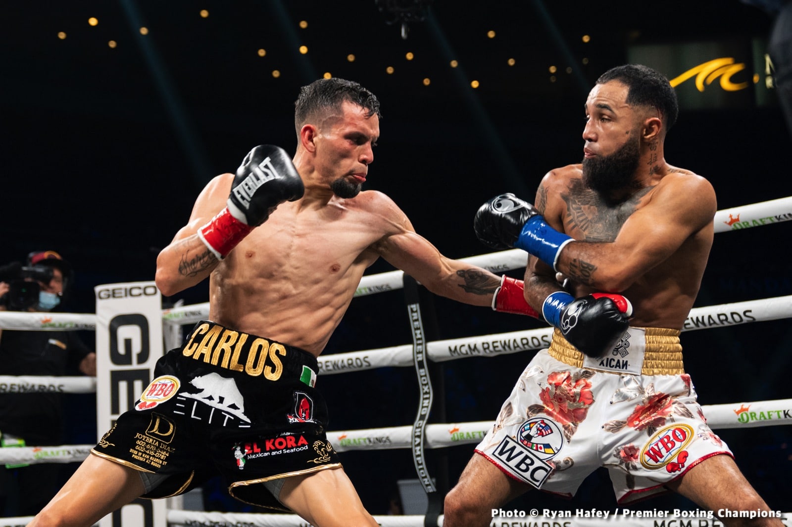 Photos: Thurman defeats Barrios, Santa Cruz Dominates Carbajal