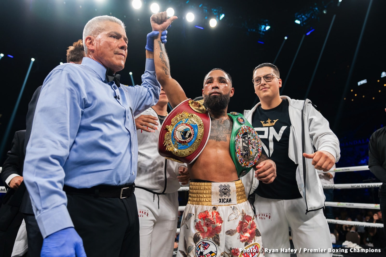 Photos: Thurman defeats Barrios, Santa Cruz Dominates Carbajal