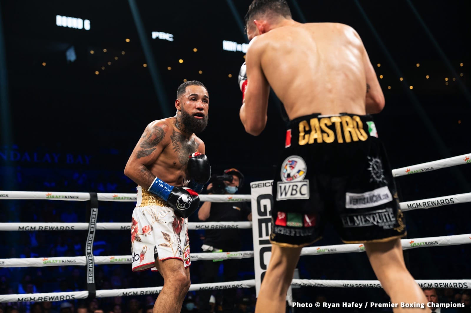 Photos: Thurman defeats Barrios, Santa Cruz Dominates Carbajal