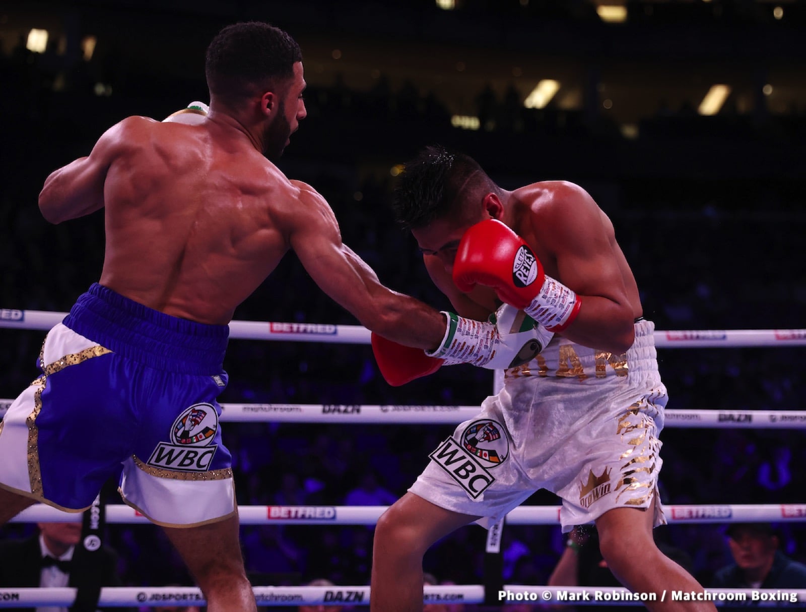 Lawrence Okolie vs. Michal Cieslak - LIVE action results from O2 in London