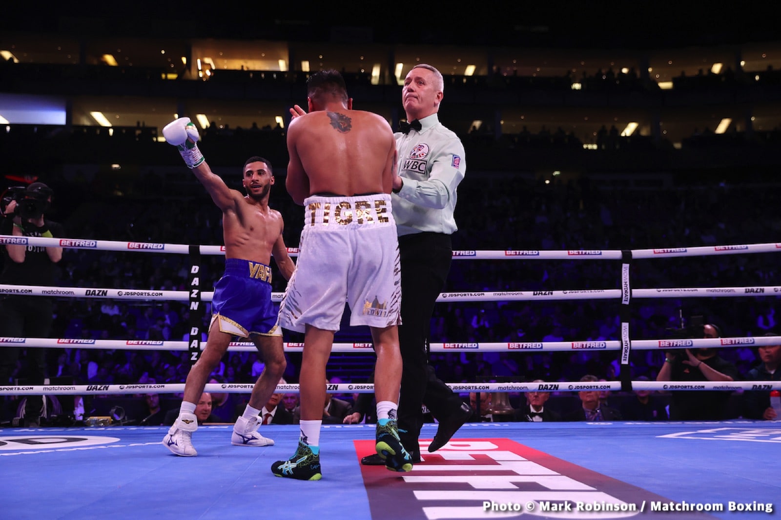 Lawrence Okolie vs. Michal Cieslak - LIVE action results from O2 in London