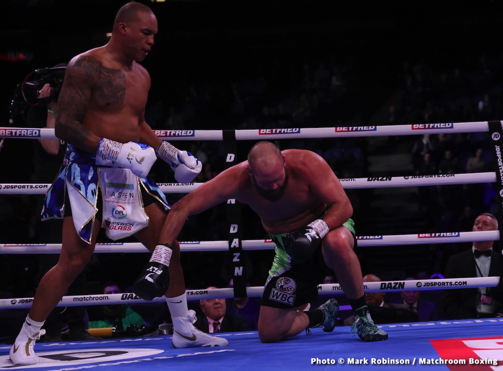 Lawrence Okolie vs. Michal Cieslak - LIVE action results from O2 in London