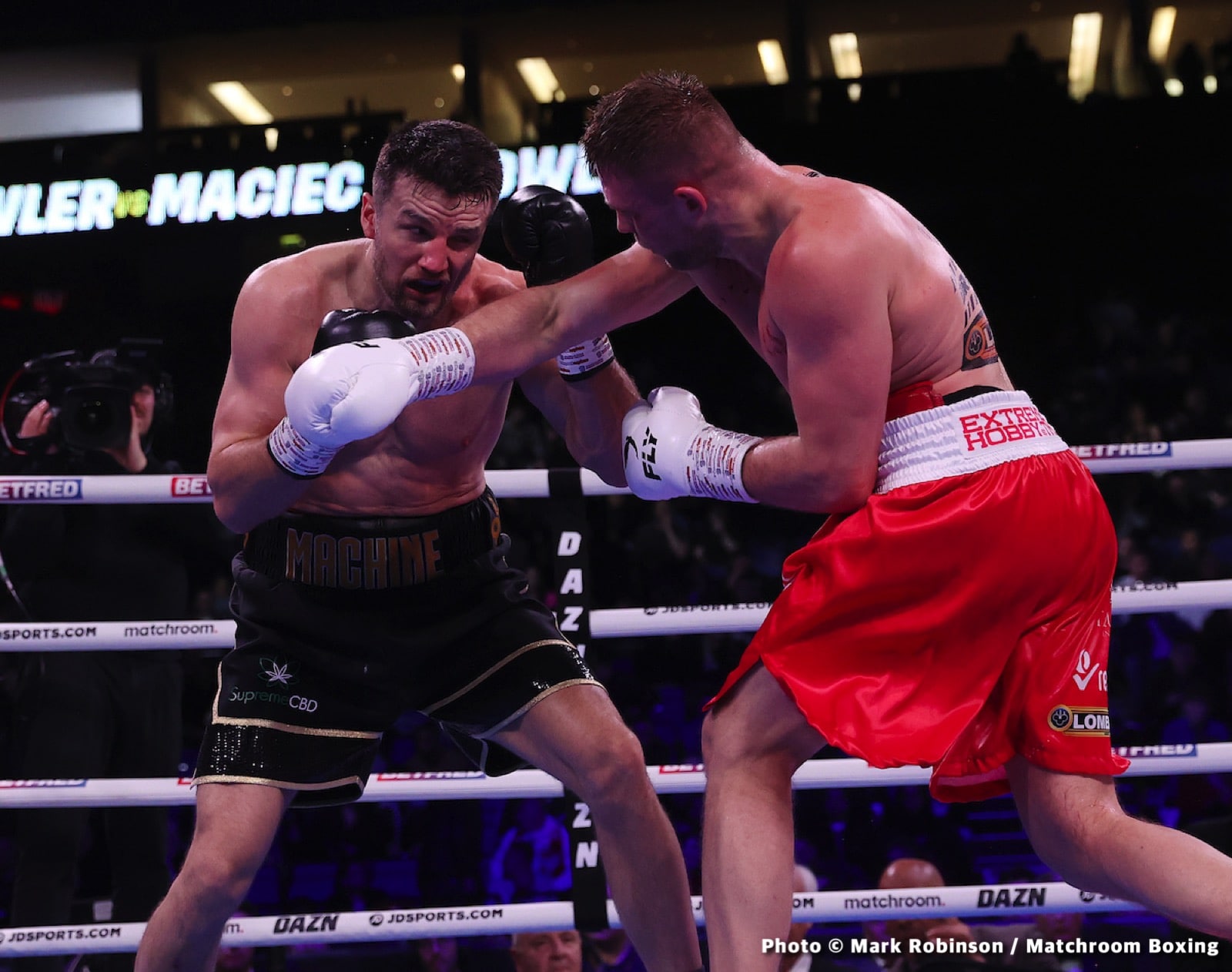 Lawrence Okolie vs. Michal Cieslak - LIVE action results from O2 in London