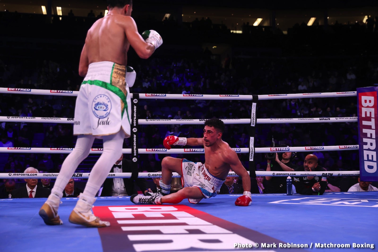 Photos: Demsey McKean cruises to 8 round decision on UK debut