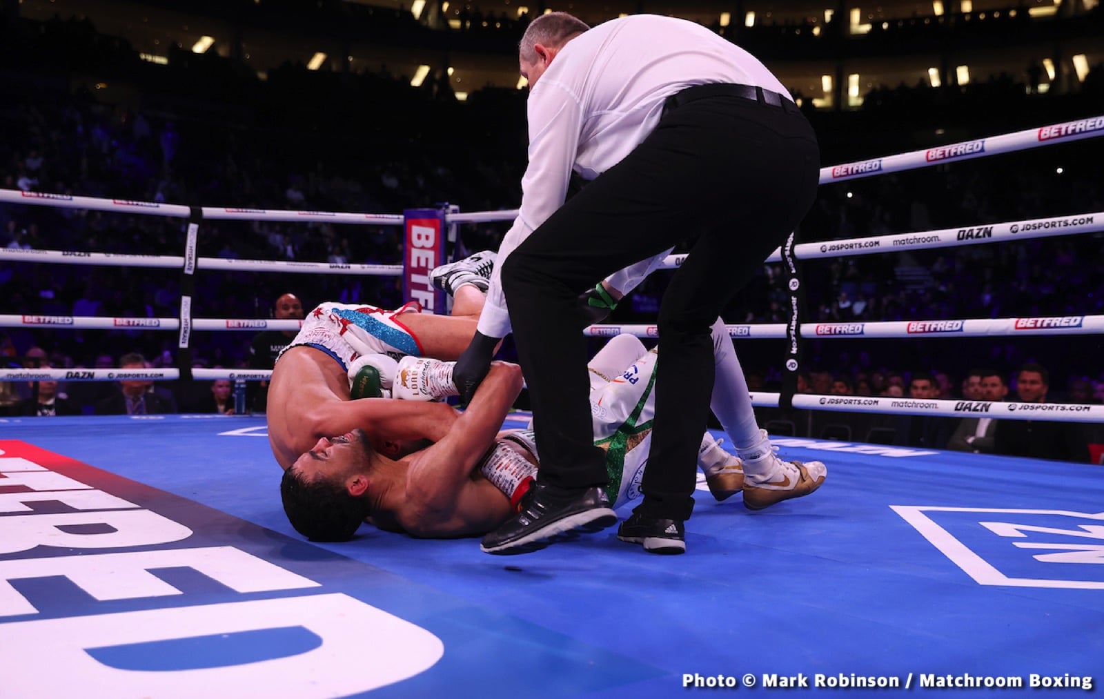 Photos: Demsey McKean cruises to 8 round decision on UK debut