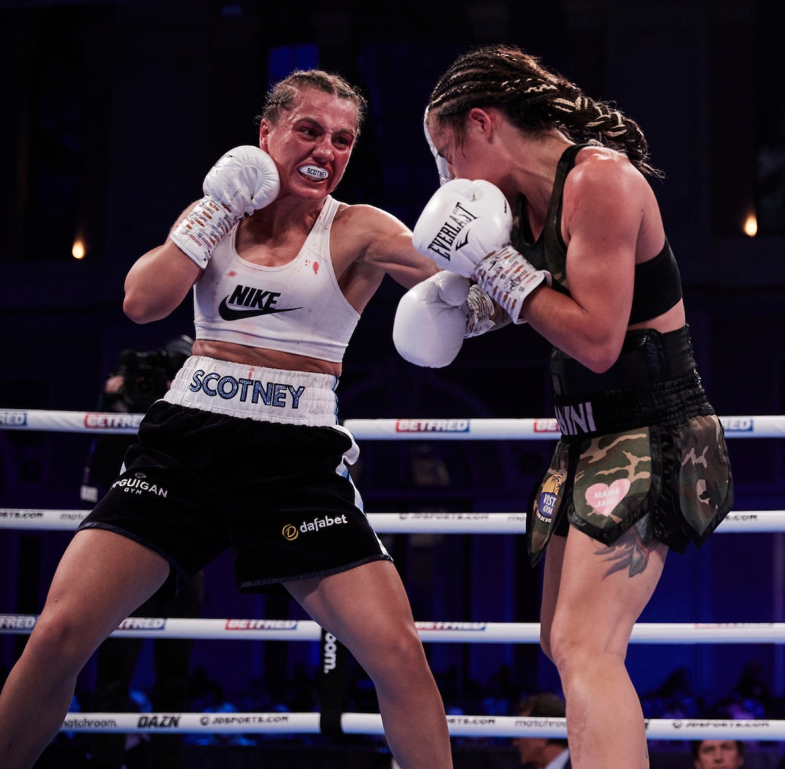 Ellie Scotney boxing image / photo