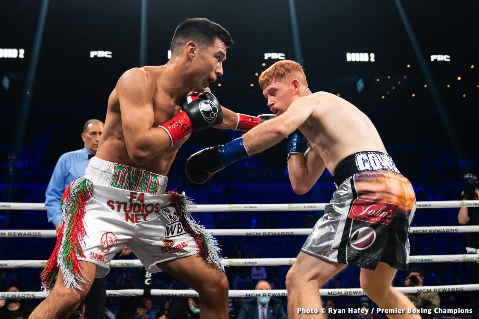 Photos: Thurman defeats Barrios, Santa Cruz Dominates Carbajal