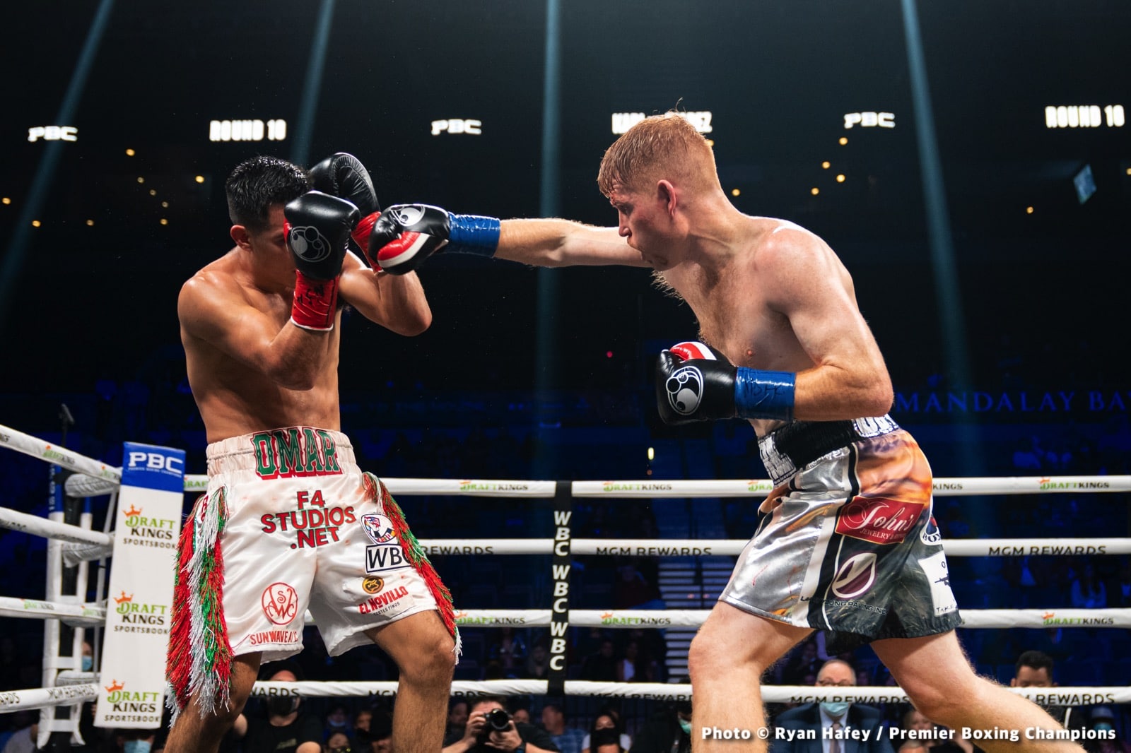 Photos: Thurman defeats Barrios, Santa Cruz Dominates Carbajal