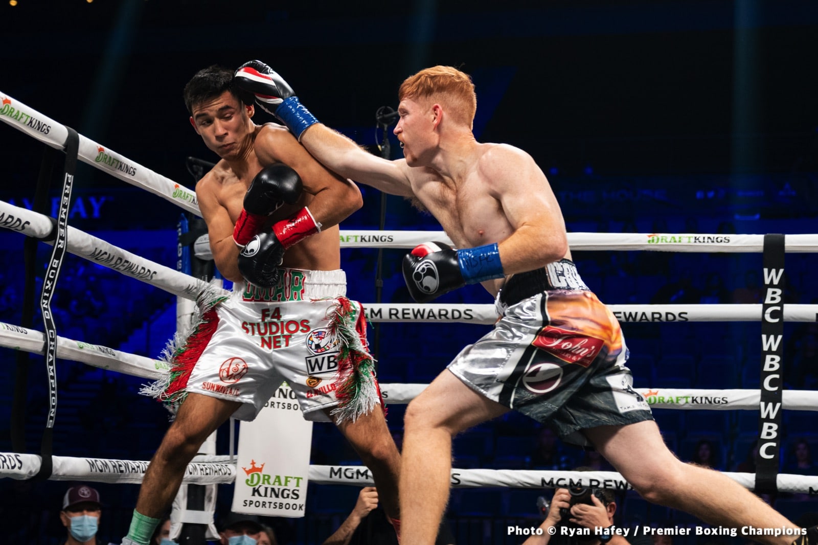 Photos: Thurman defeats Barrios, Santa Cruz Dominates Carbajal
