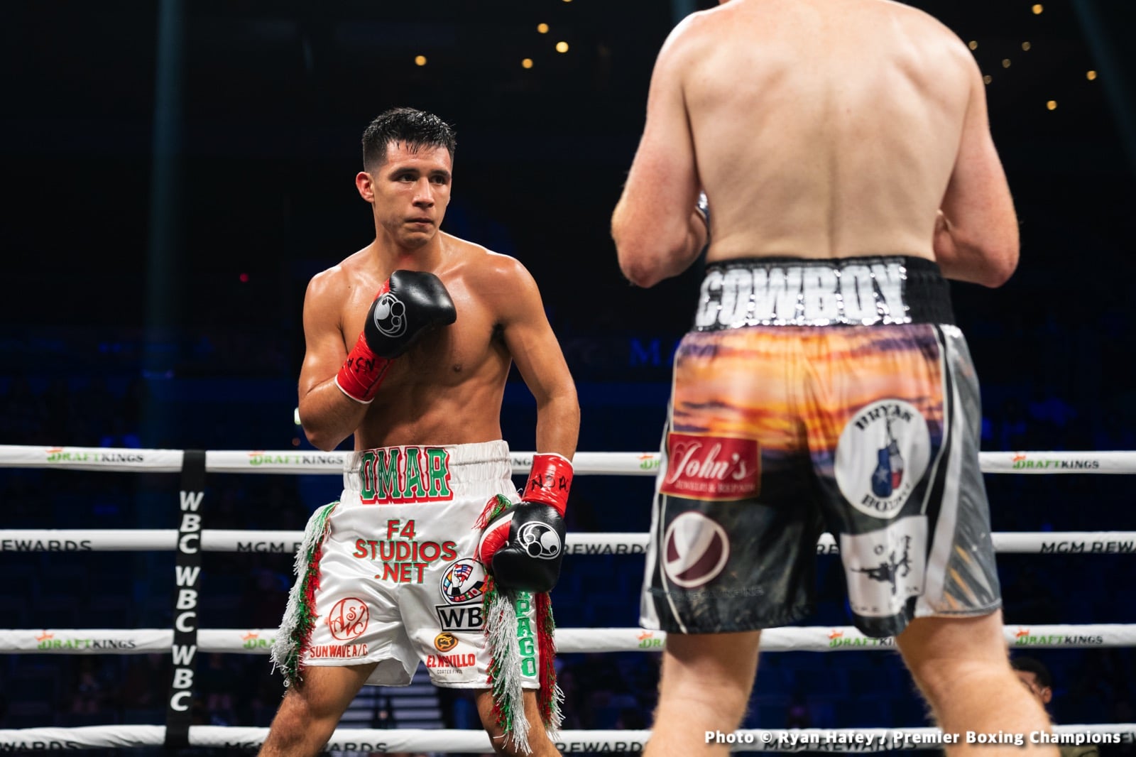 Photos: Thurman defeats Barrios, Santa Cruz Dominates Carbajal