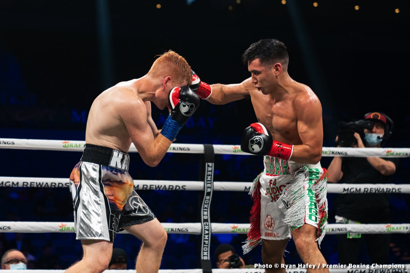 Photos: Thurman defeats Barrios, Santa Cruz Dominates Carbajal
