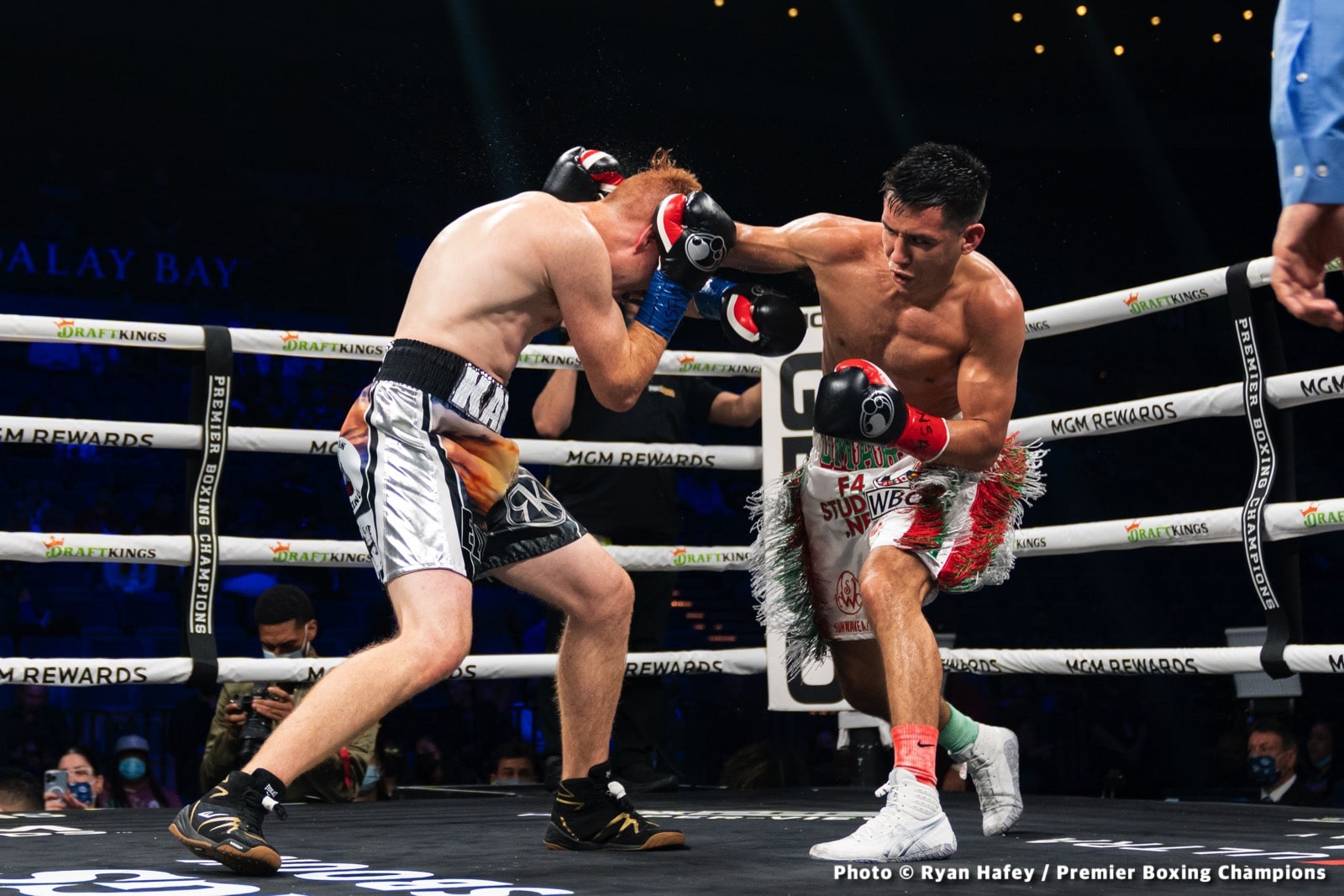 Photos: Thurman defeats Barrios, Santa Cruz Dominates Carbajal