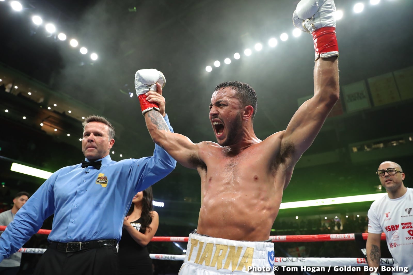 Photos: Rocha destroys Cobbs; McKinson beats Martin