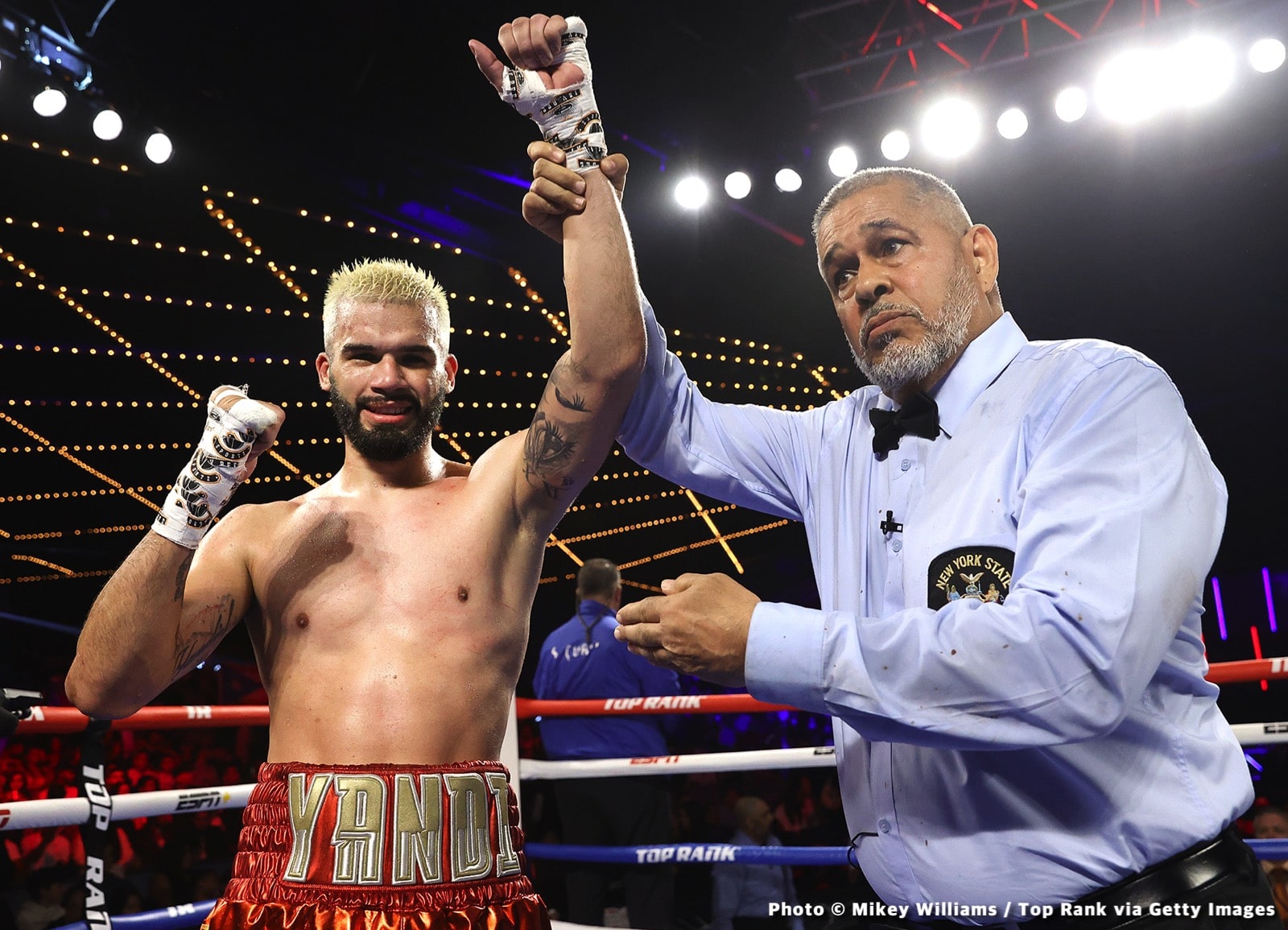 Edgar Berlanga defeats Steve Rolls by controversial decision - Boxing Results