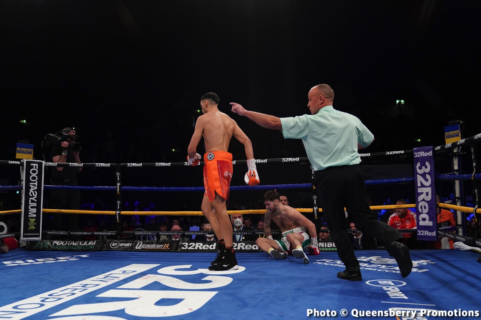 Avanesyan stops Metz, Sheeraz wins - Boxing Results