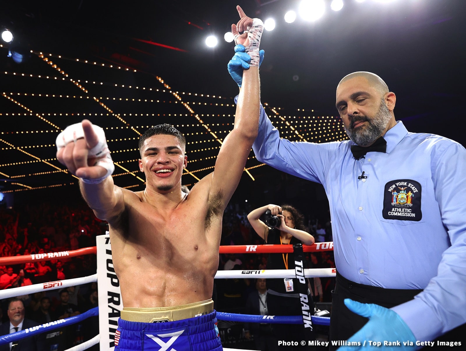 Edgar Berlanga defeats Steve Rolls by controversial decision - Boxing Results