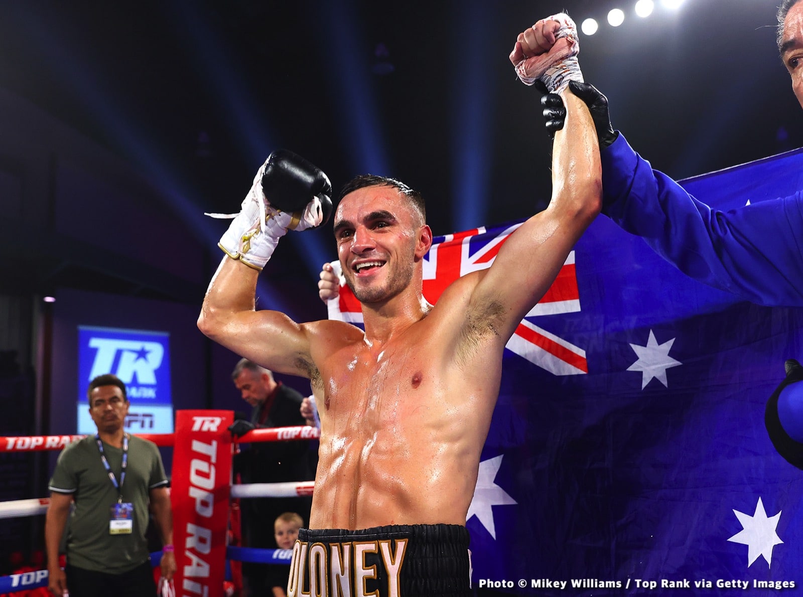 Photos: Mikaela Mayer beats Han, Giovani Santillan Stops Barraza