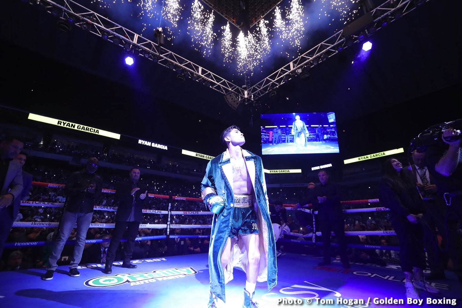 Photos: Ryan Garcia batters Tagoe, Mosley Jr defeats Rosado